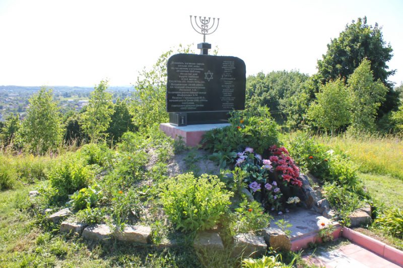 єврейська могила